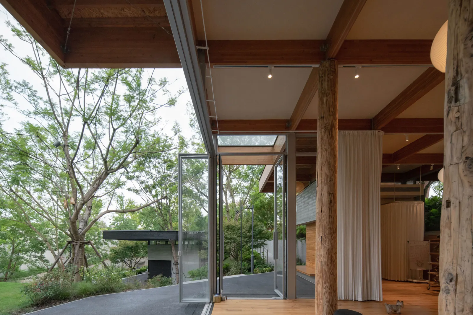 Luxelakes — CorNori Commercial Park / Atelier OO