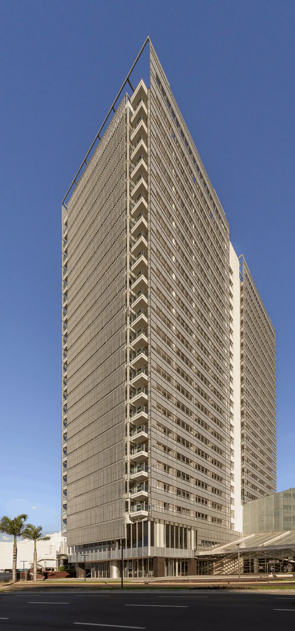 Plaza Corporate — North Tower / Biselli Katchborian Arquitetos