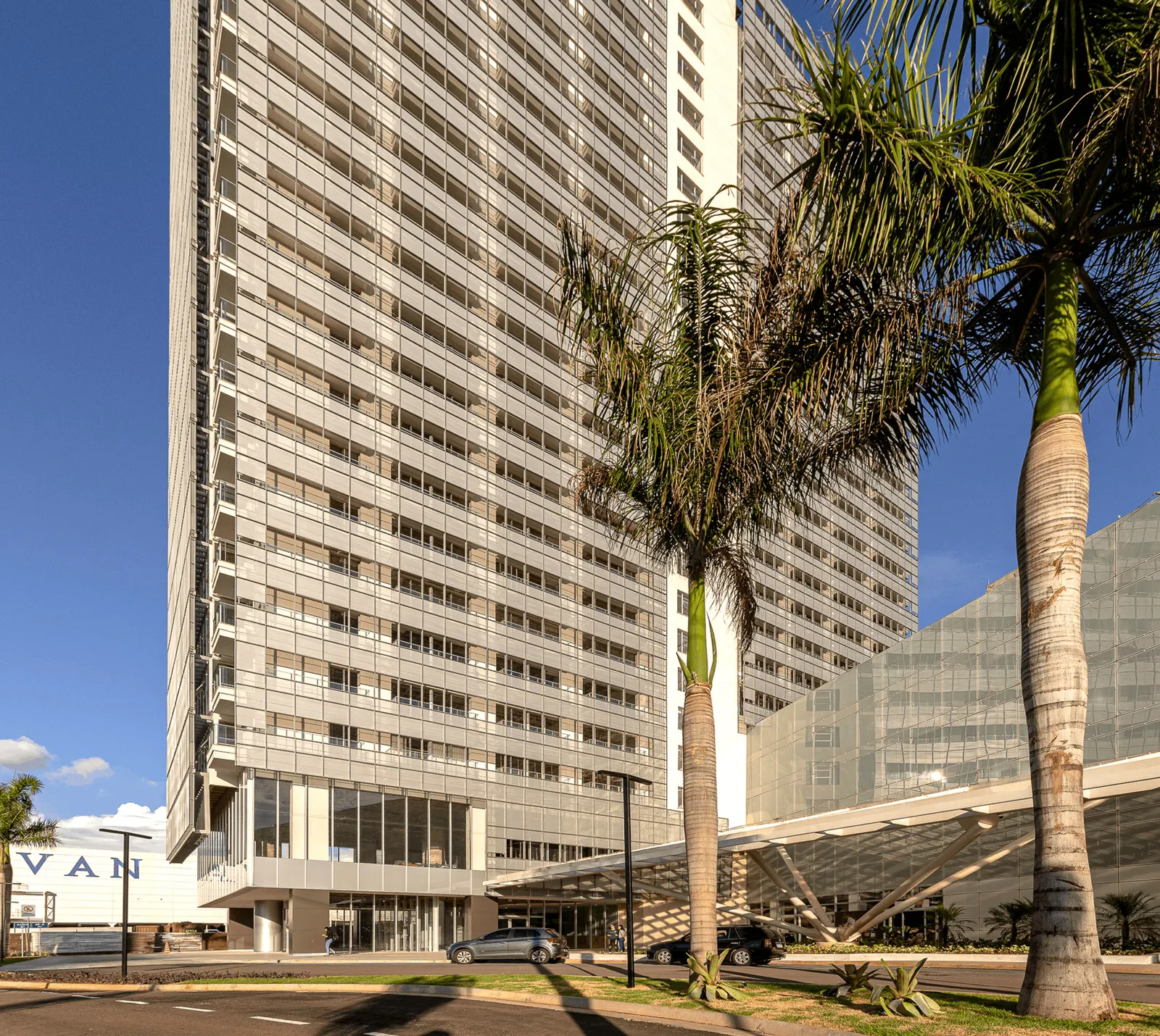 Plaza Corporate — North Tower / Biselli Katchborian Arquitetos