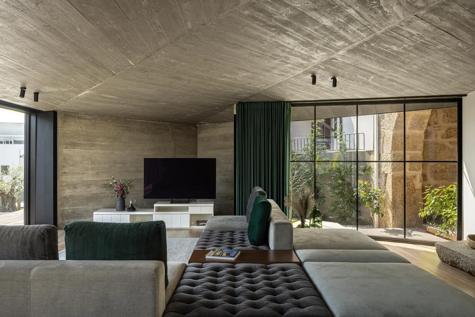 Дом для пожилых людей / Ricardo Azevedo Arquitecto