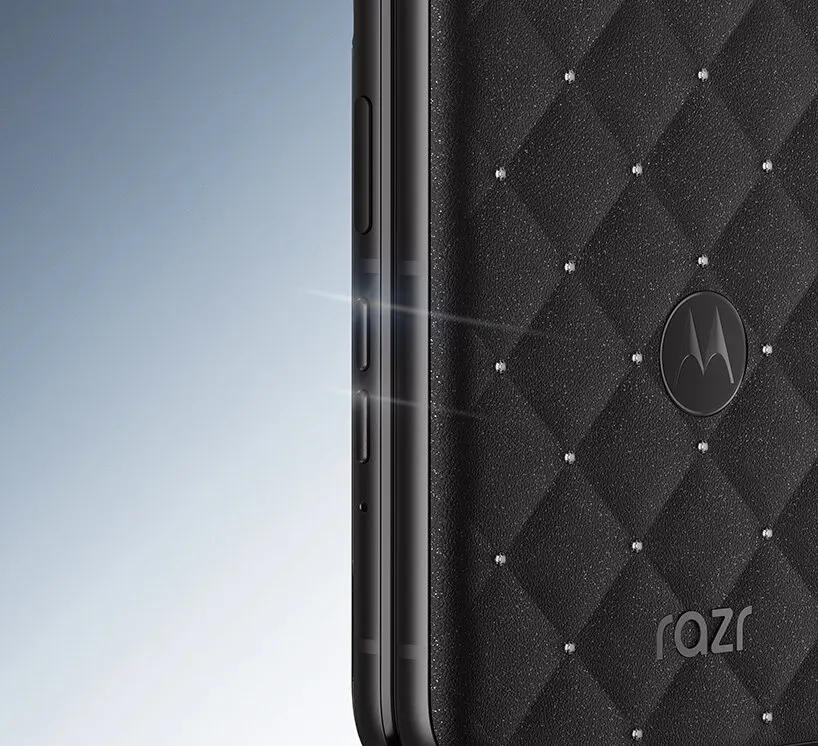 Motorola razr 2026 с кристаллами Swarovski: складной смартфон с фактурной оболочкой