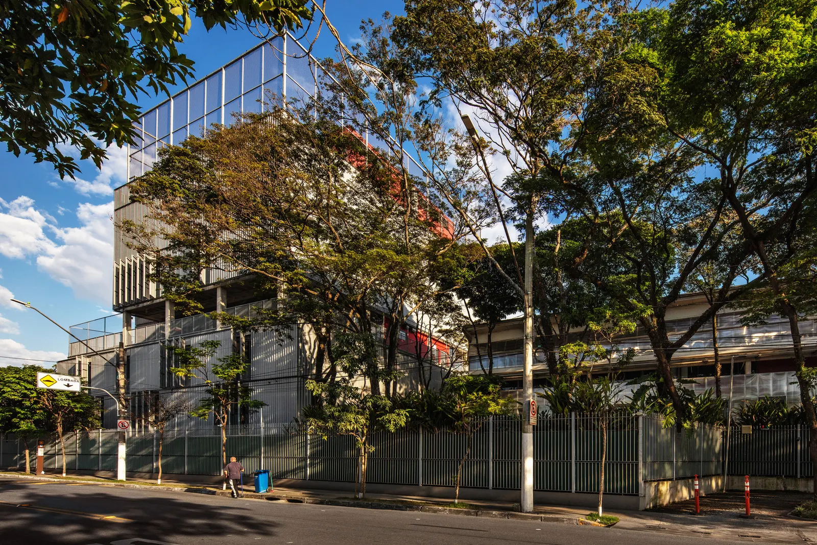 Beacon School High School / Andrade Morettin Arquitetos Associados + Guido Otero Arquitetura + Ricardo Gusmão Arquitetos