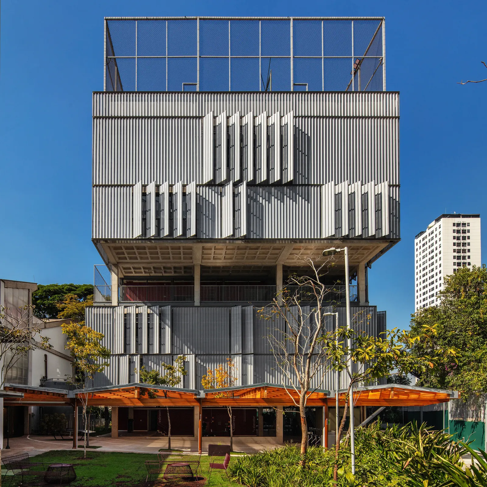 Beacon School High School / Andrade Morettin Arquitetos Associados + Guido Otero Arquitetura + Ricardo Gusmão Arquitetos