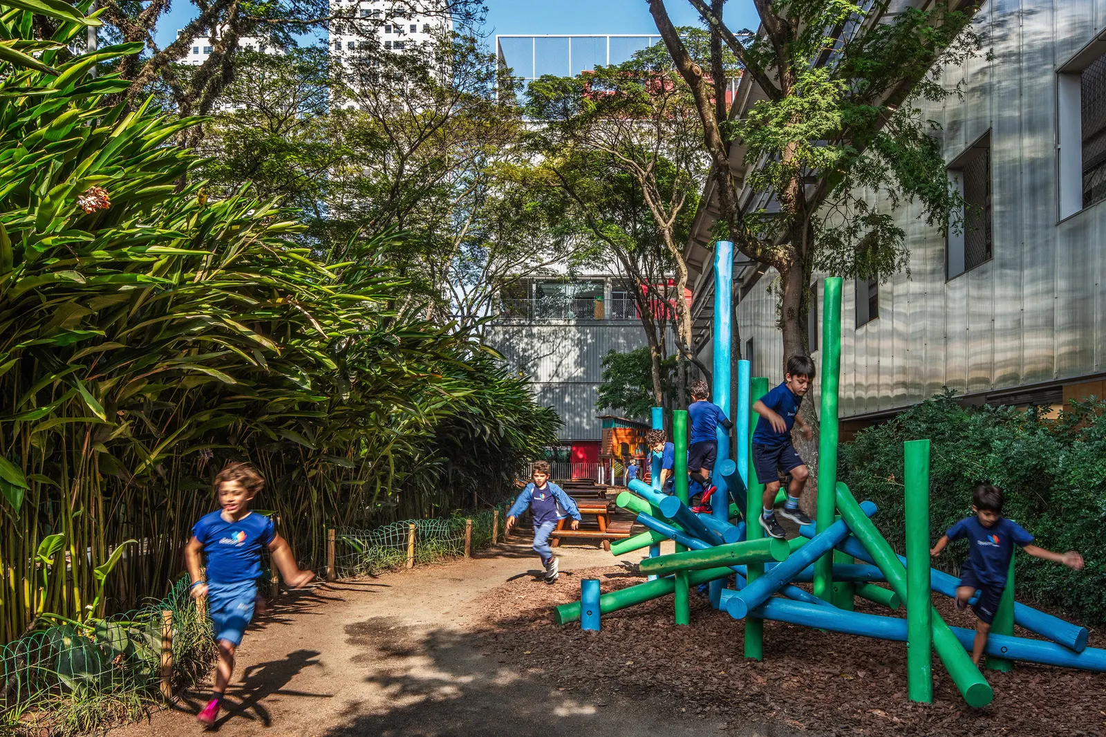 Beacon School High School / Andrade Morettin Arquitetos Associados + Guido Otero Arquitetura + Ricardo Gusmão Arquitetos