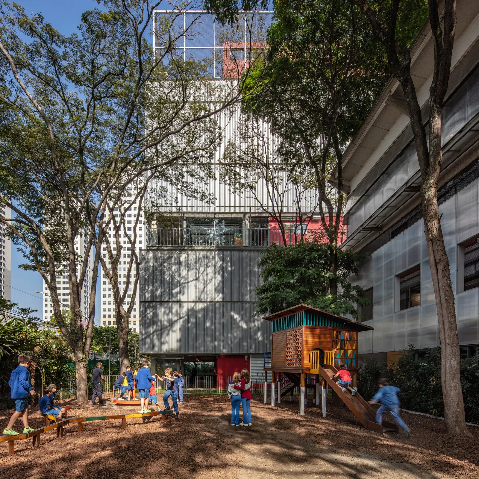 Beacon School High School / Andrade Morettin Arquitetos Associados + Guido Otero Arquitetura + Ricardo Gusmão Arquitetos