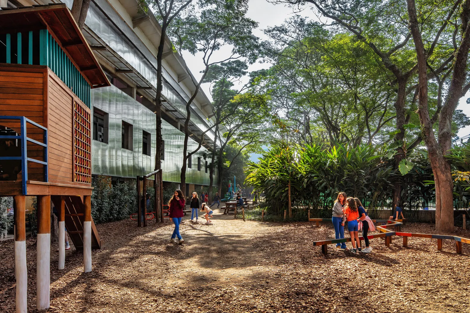 Beacon School High School / Andrade Morettin Arquitetos Associados + Guido Otero Arquitetura + Ricardo Gusmão Arquitetos