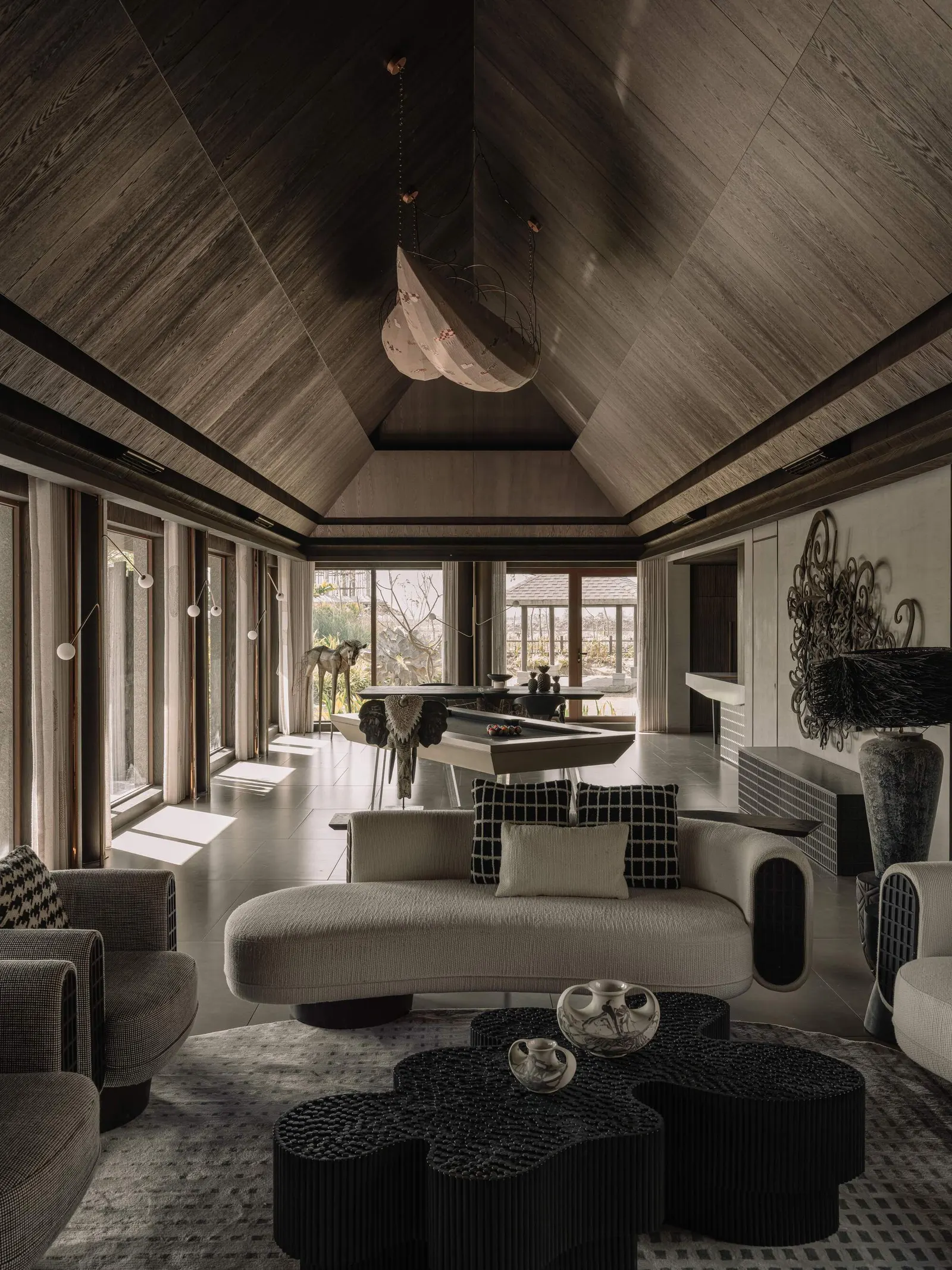 Weekend Villa / R+R Architects — вилла выходного дня в пригороде Ахмадабада