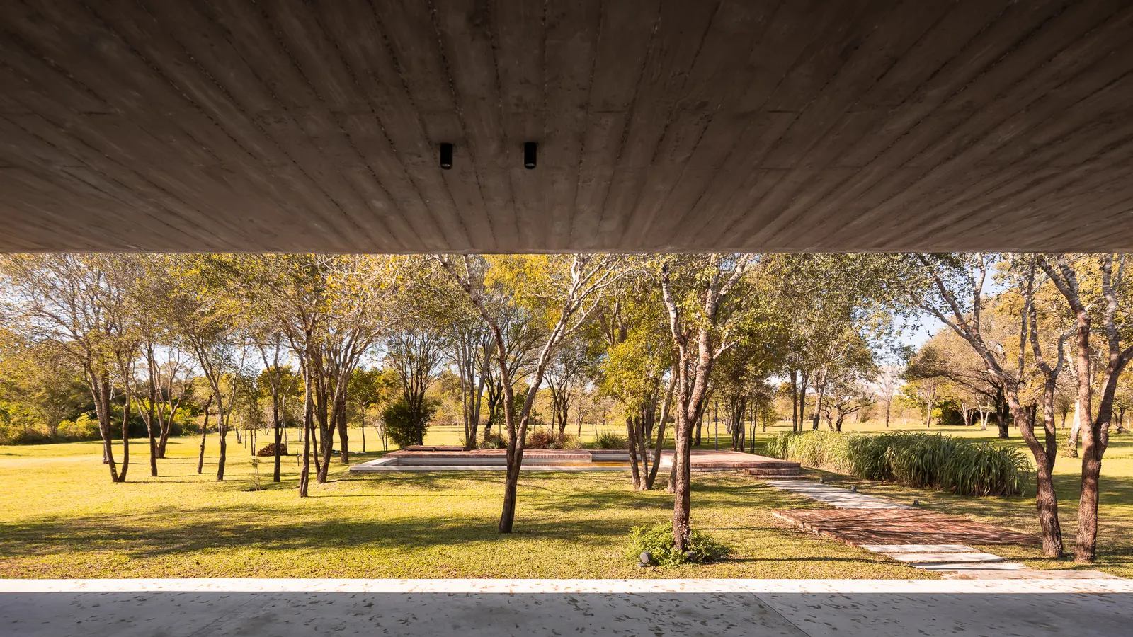 Perichón House / ODB Arquitectos — дом, спроектированный с уважением к существующему ландшафту