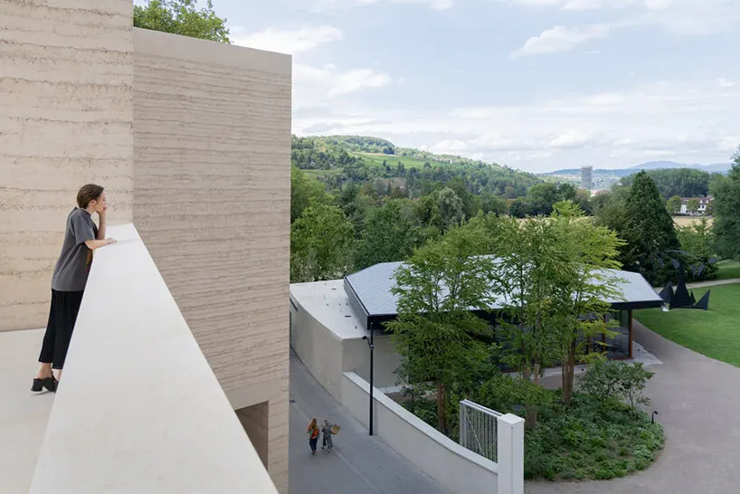 Расширение Fondation Beyeler Питера Цумтора начинает открываться публике