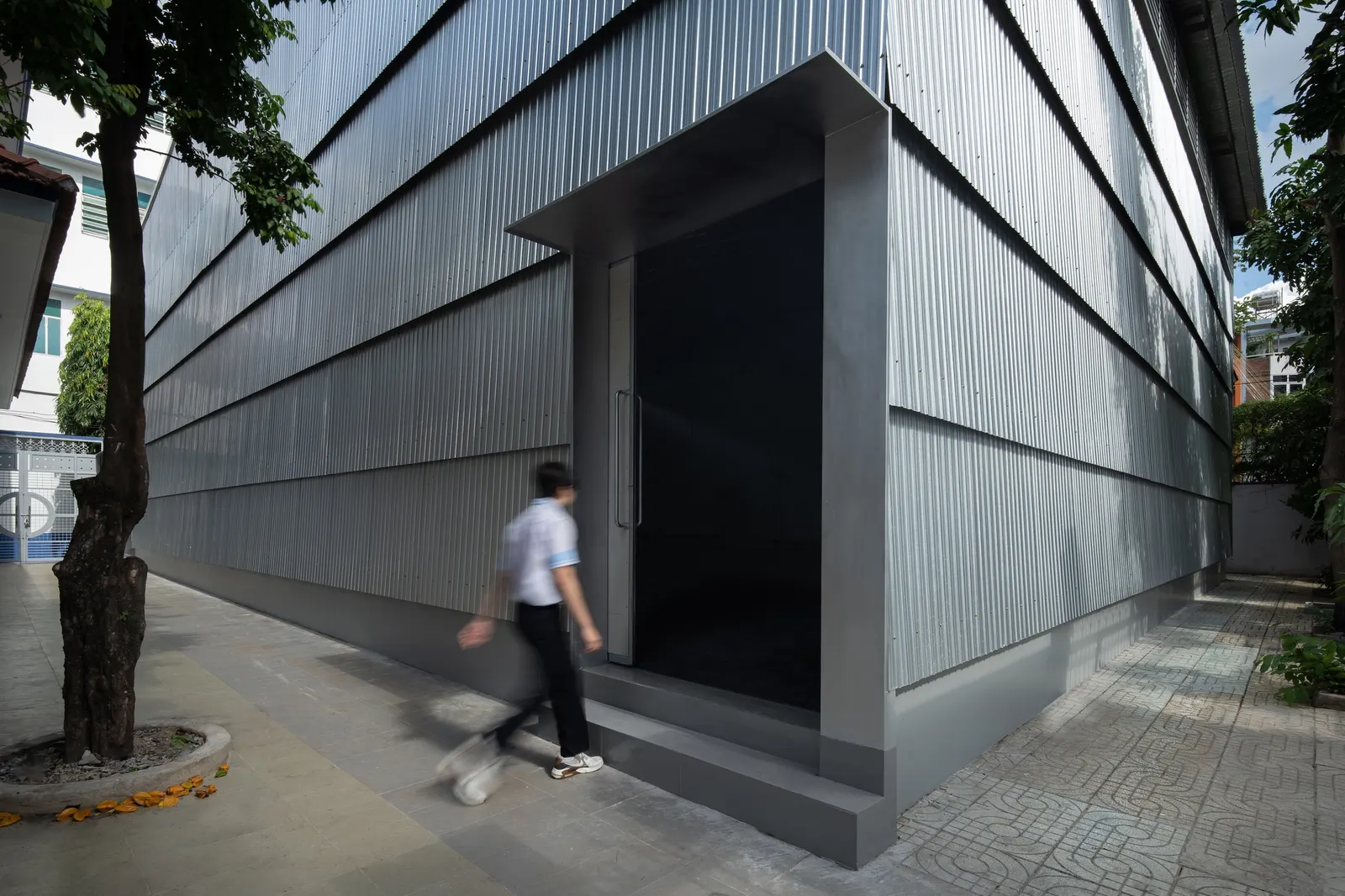Спортивный зал Phan Chau Trinh Sports Hall / scale50