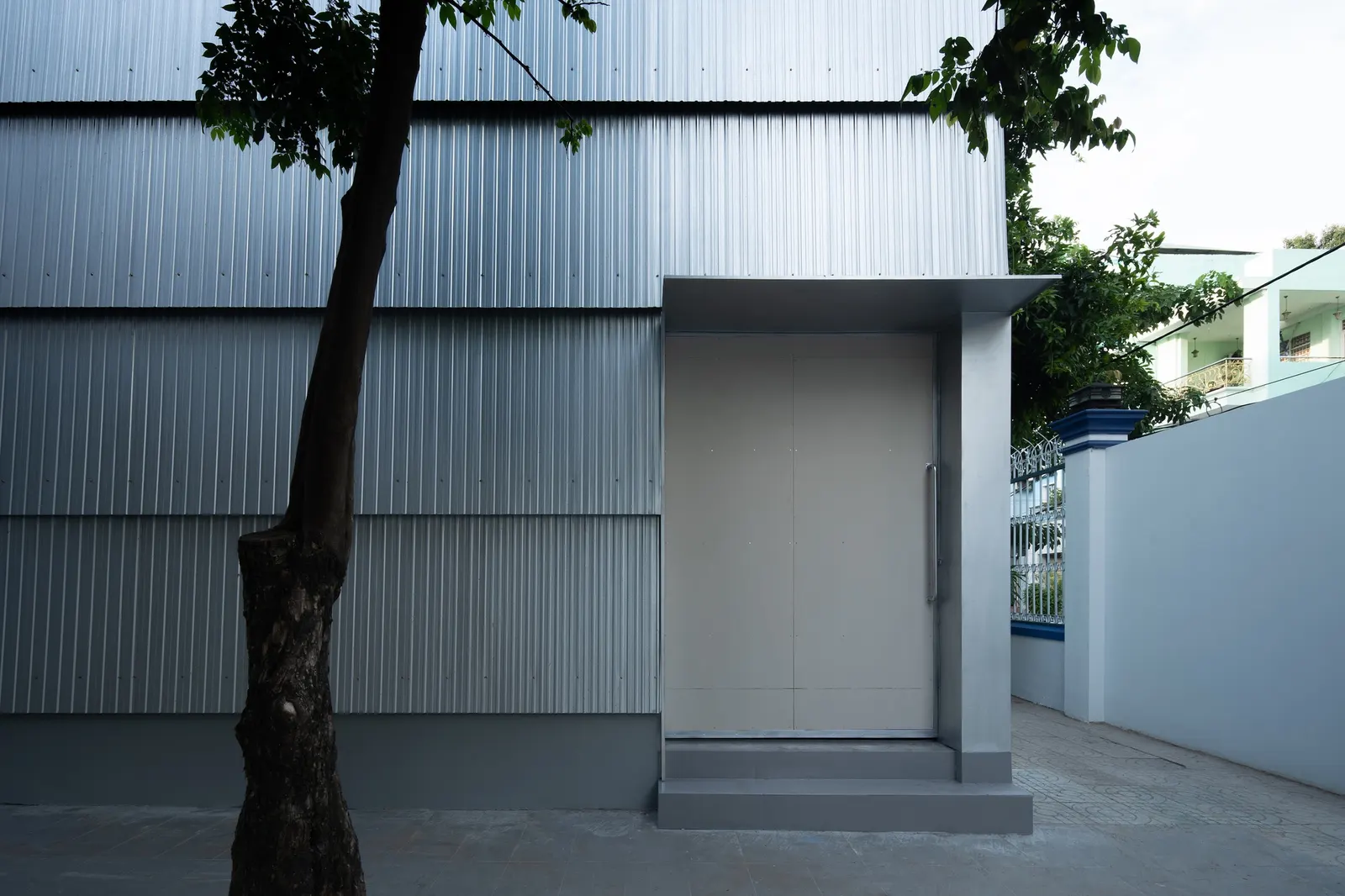 Спортивный зал Phan Chau Trinh Sports Hall / scale50