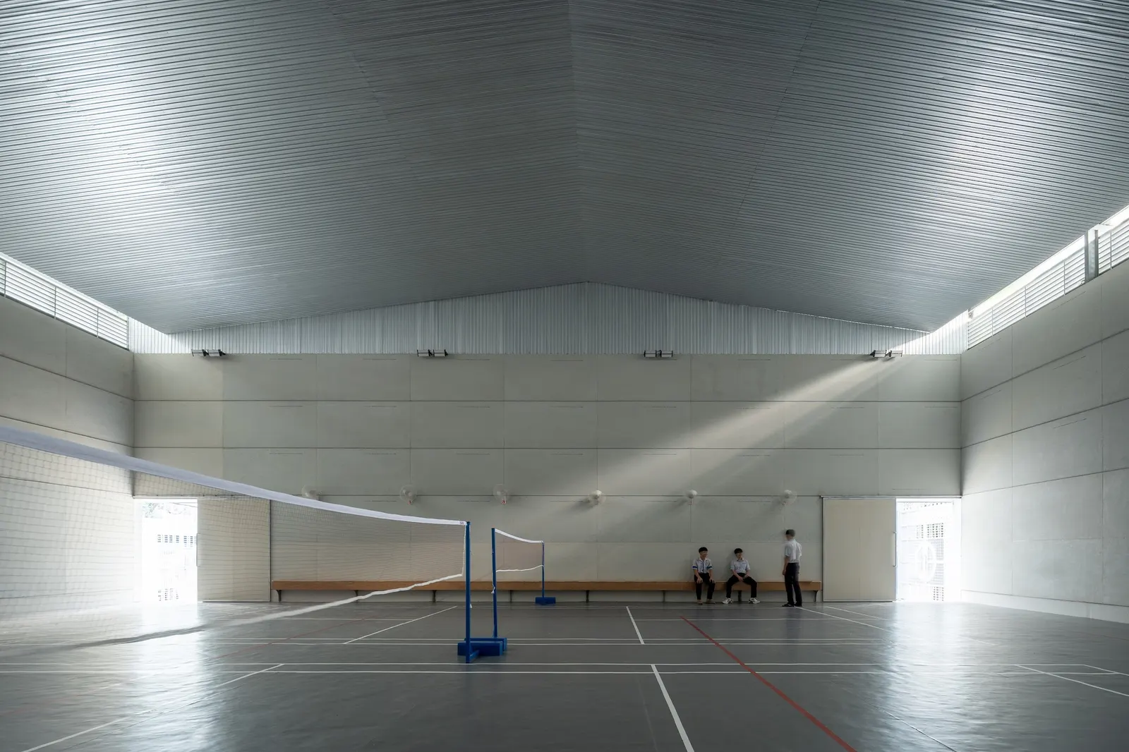Спортивный зал Phan Chau Trinh Sports Hall / scale50