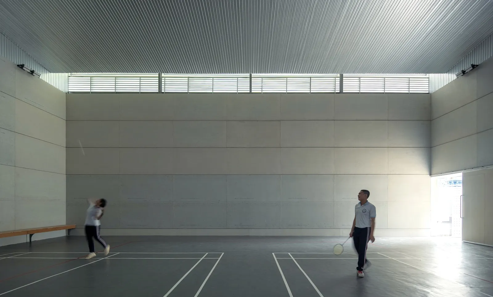 Спортивный зал Phan Chau Trinh Sports Hall / scale50