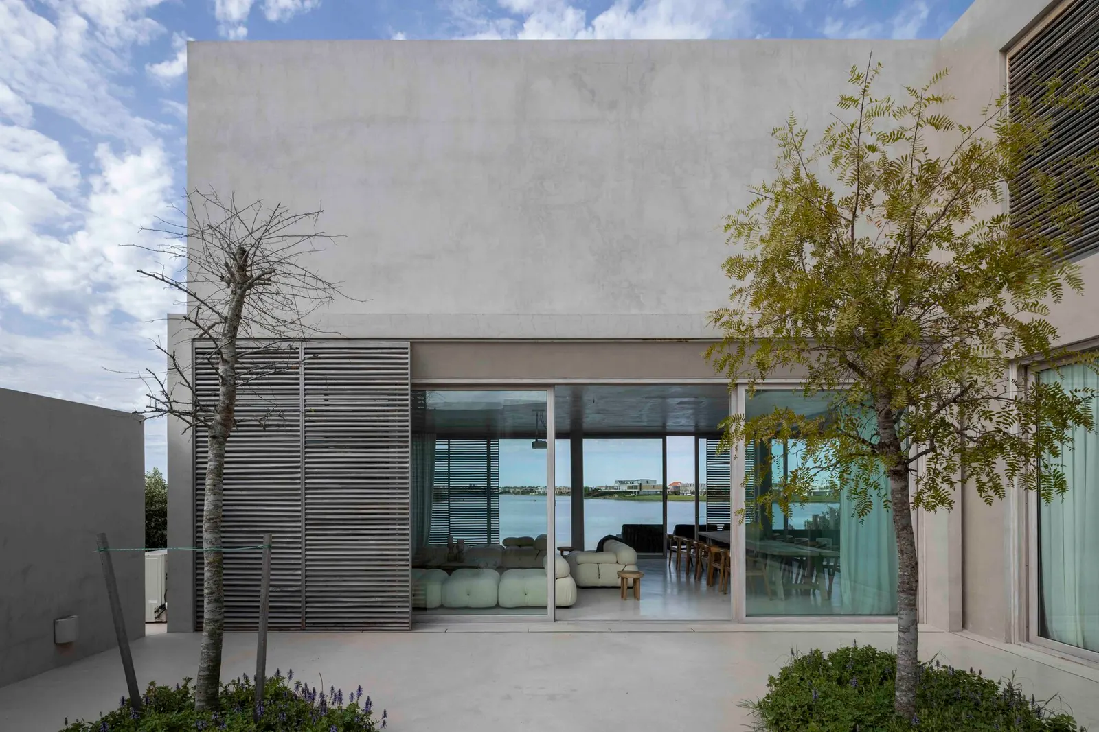 Marinas House / Pirca Arquitectura