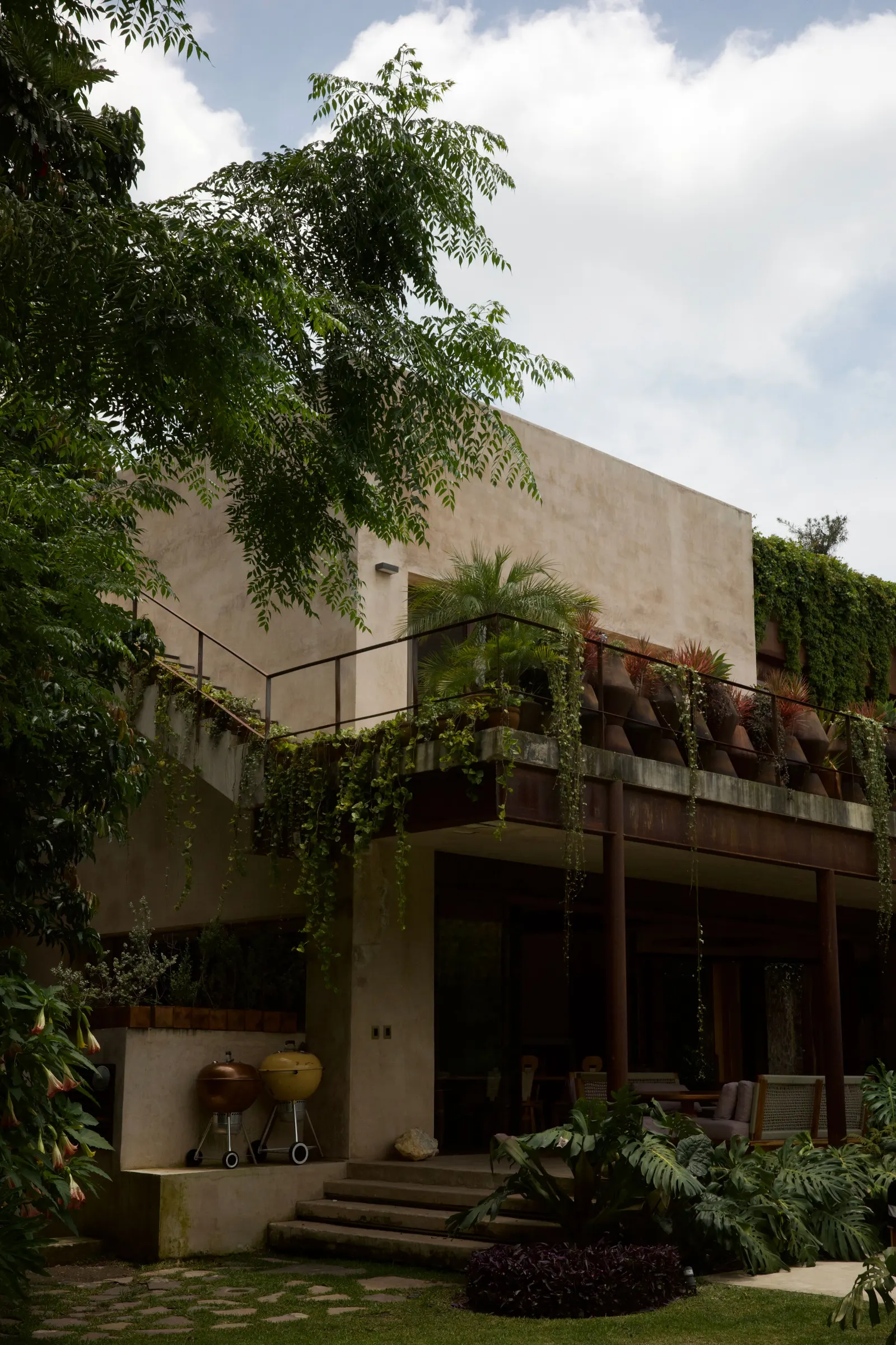 Casa Tepoztlán / DOSA STUDIO — дом, выстроенный из ландшафта Тепостлана