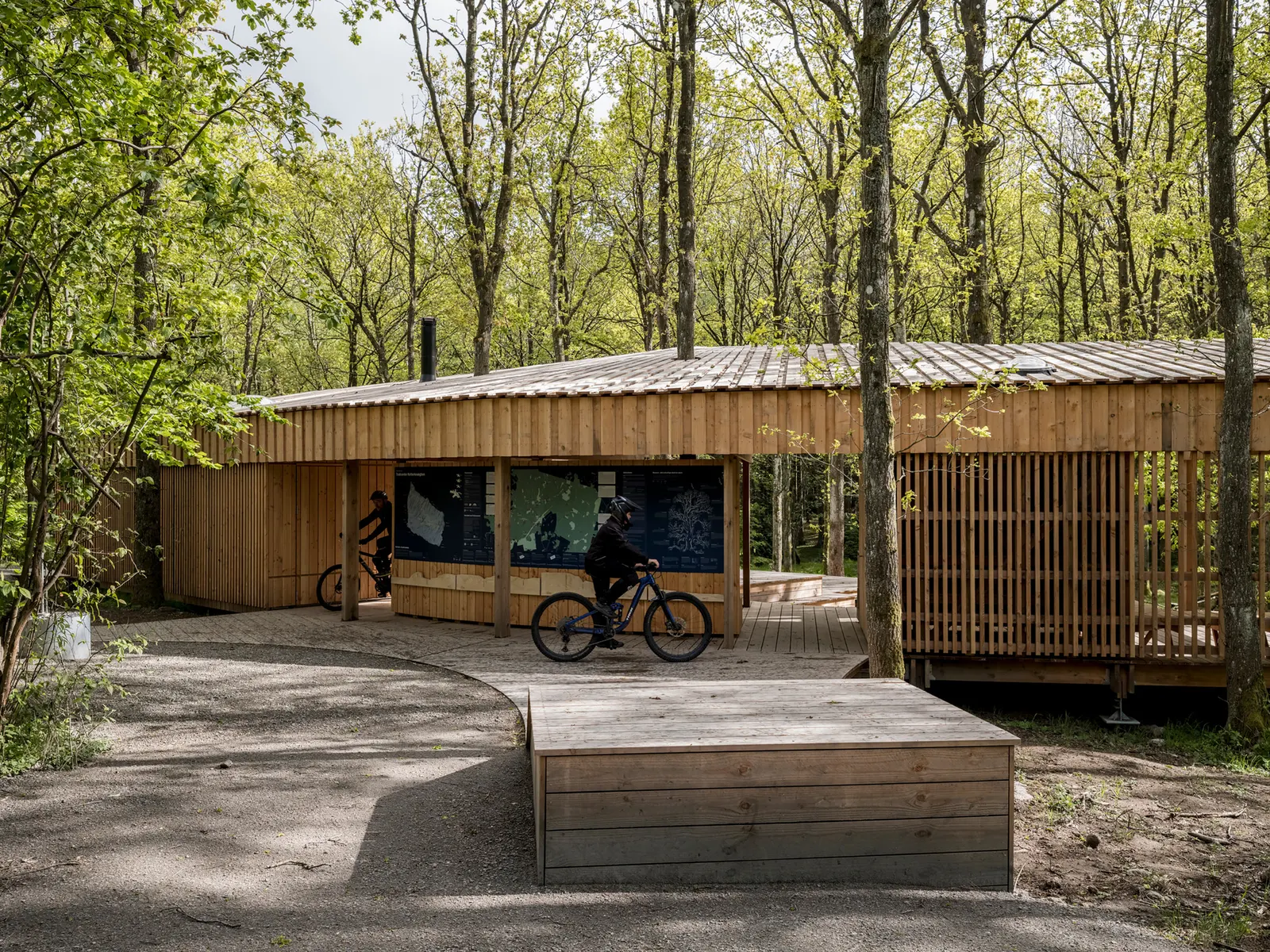 Trailcenter Rytterknægten / Matters architects