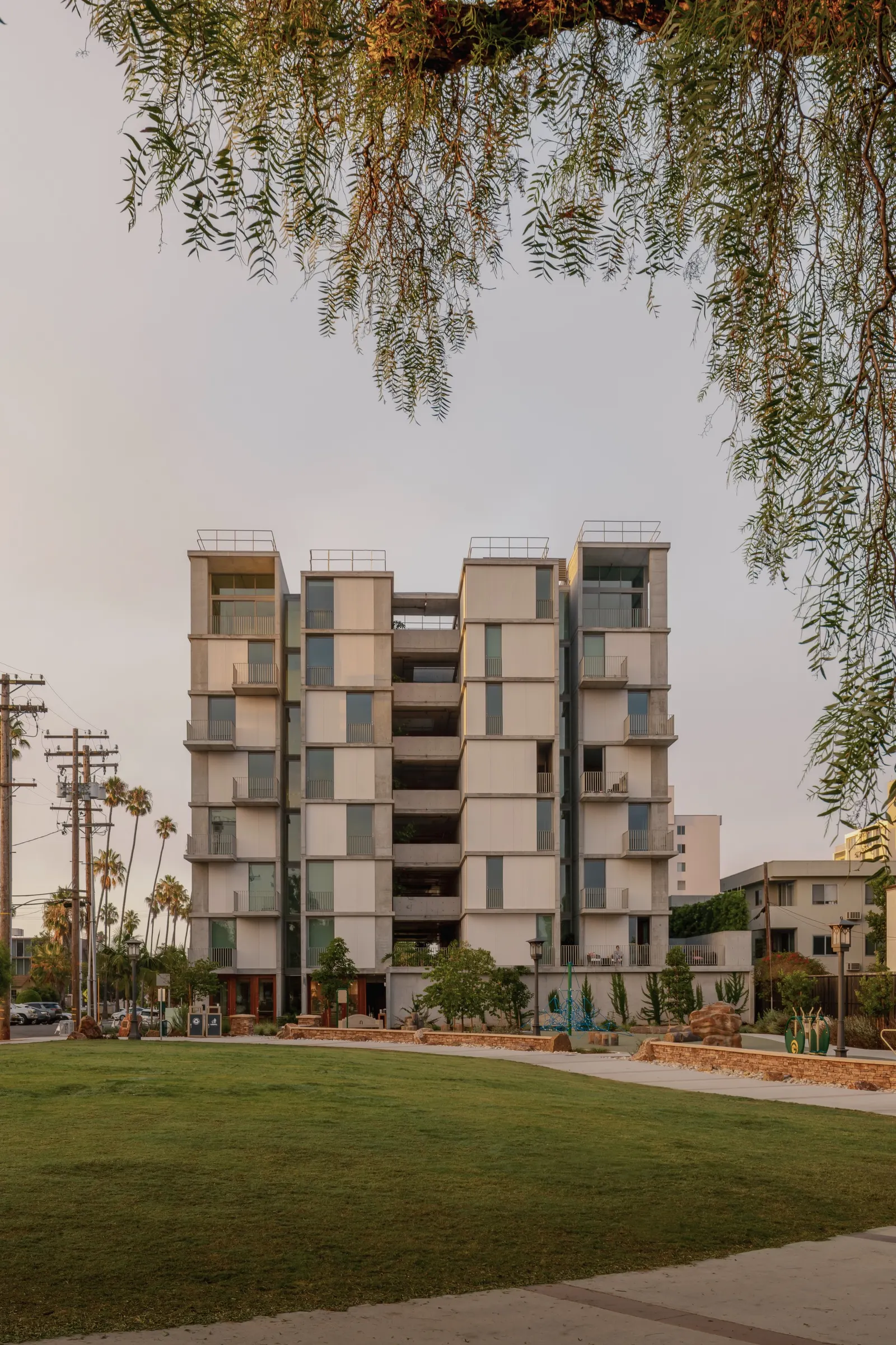 KAYA Building / Jeff Svitak