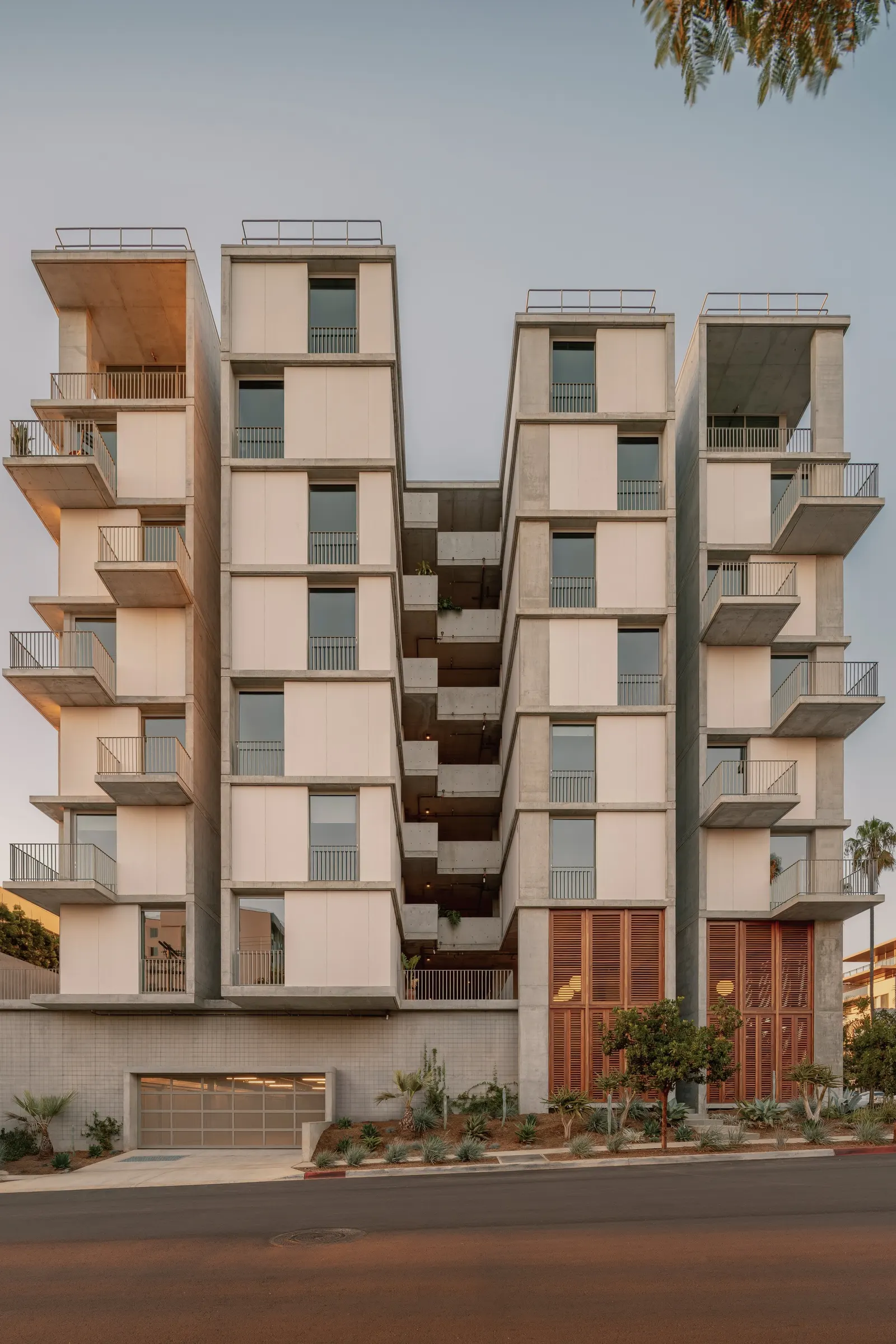 KAYA Building / Jeff Svitak