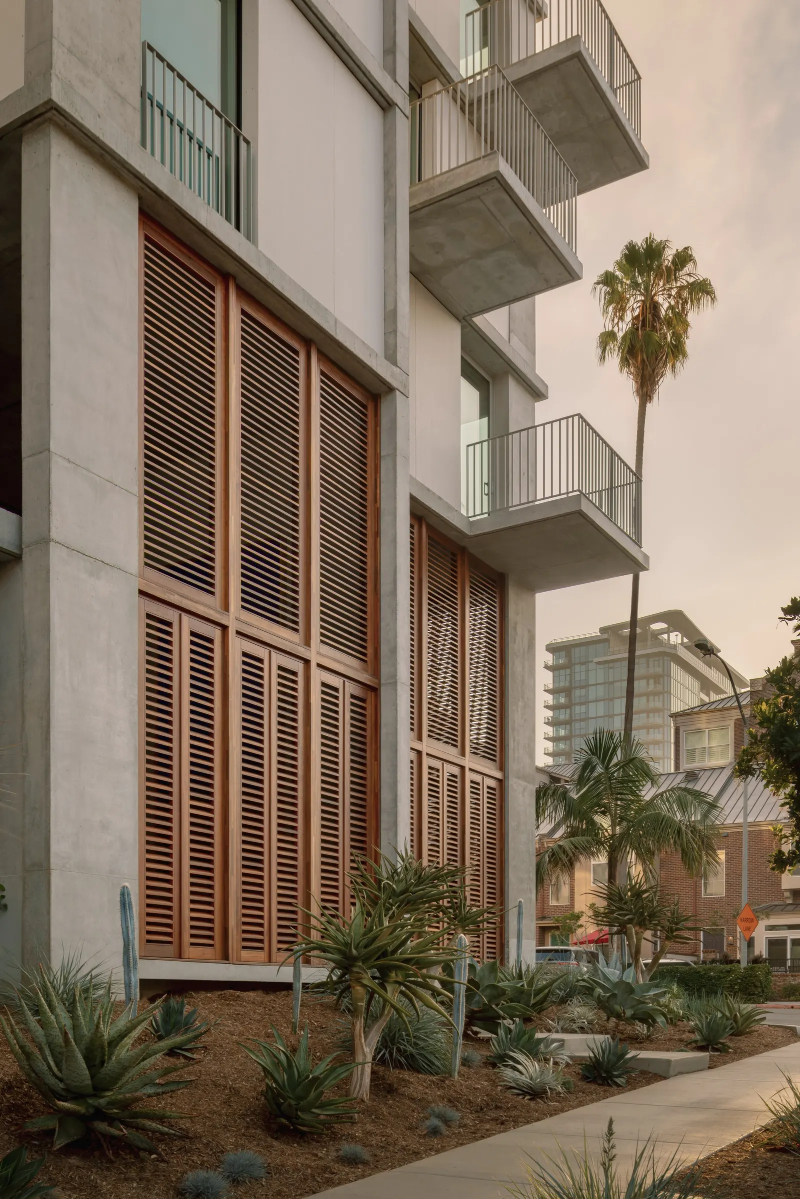 KAYA Building / Jeff Svitak