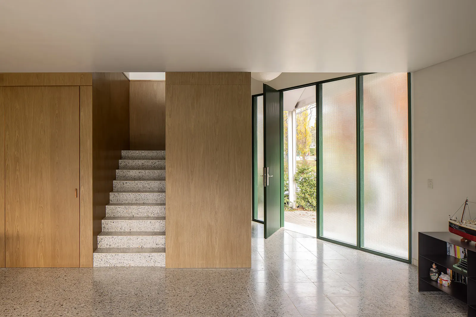 Rio House / bracamonteyerba — дом на участке неправильной формы в Пиларе