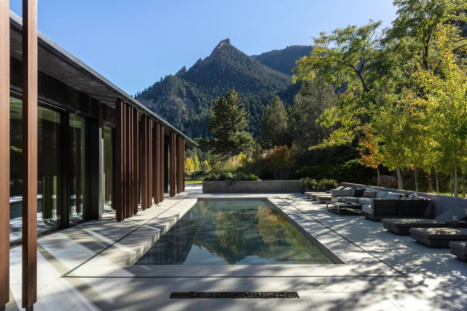 Panorama House / Studio B Architecture + Interiors