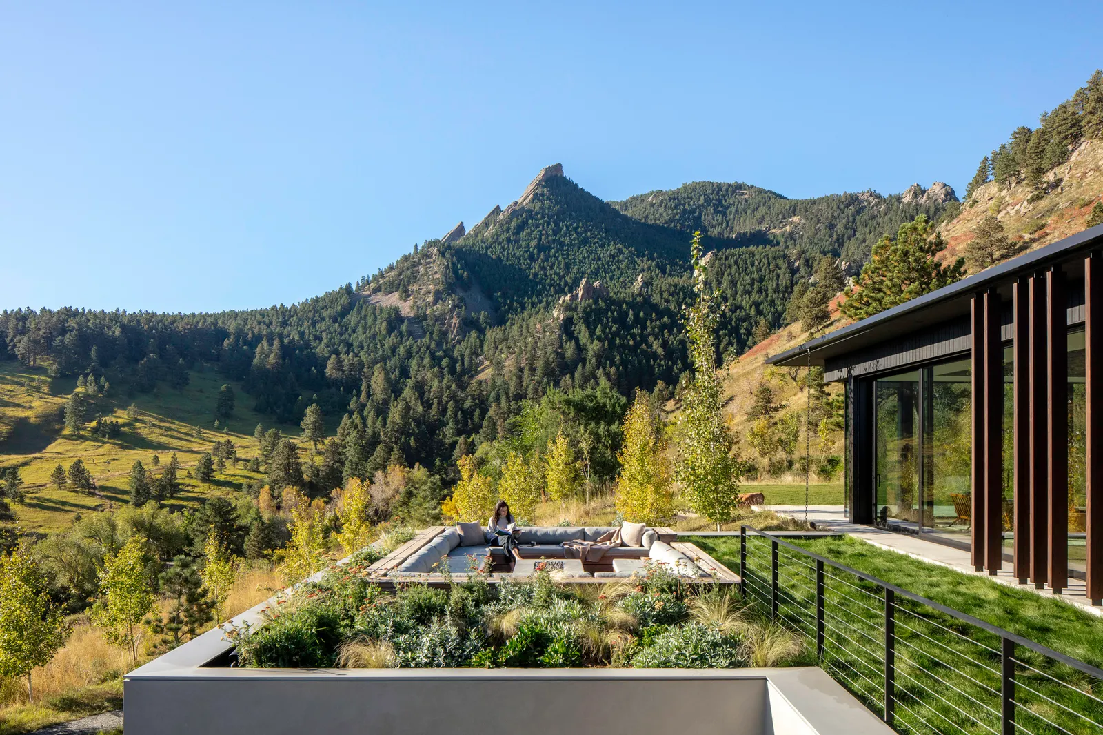 Panorama House / Studio B Architecture + Interiors