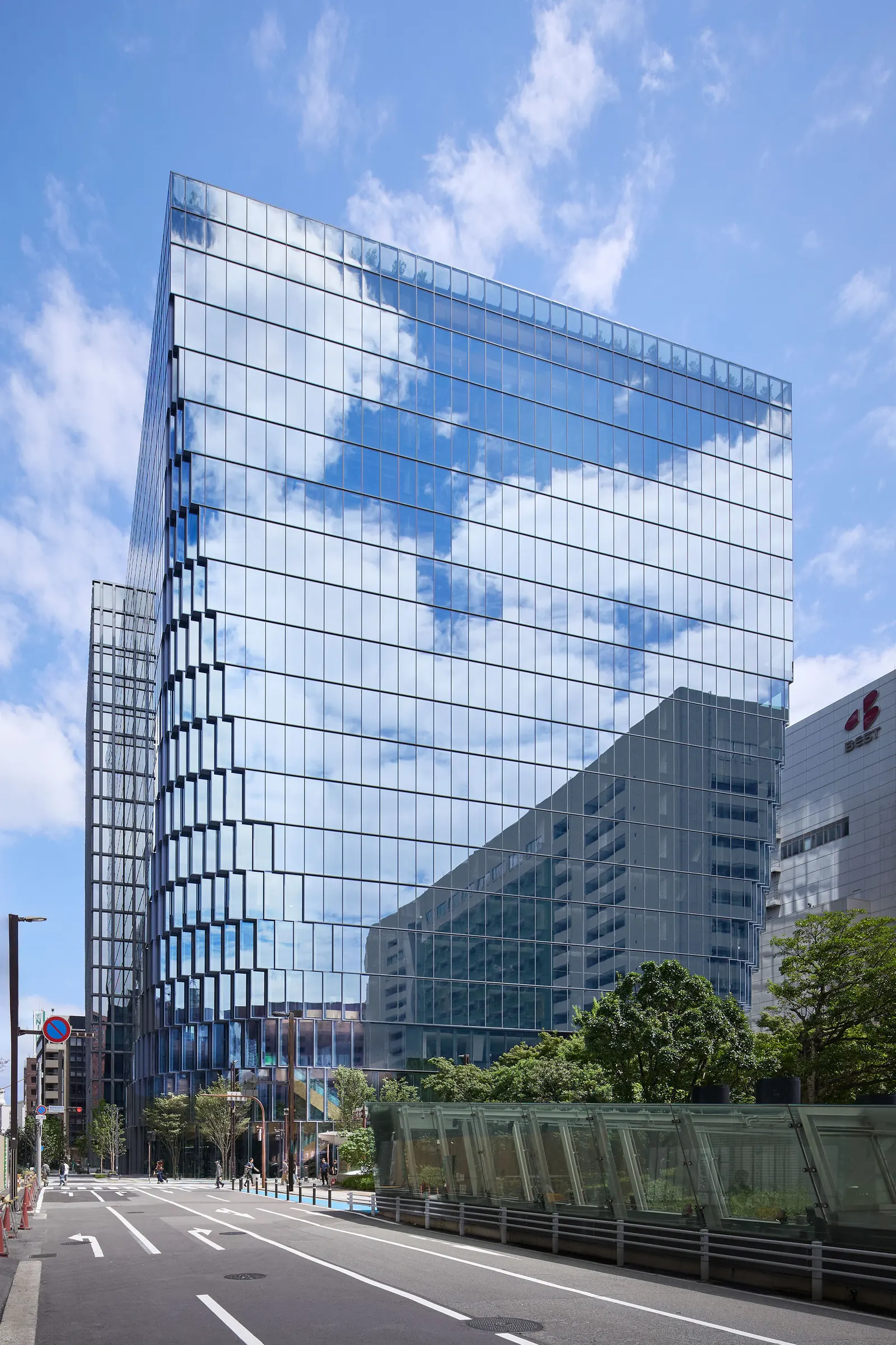 Tenjin Business Center II / OMA