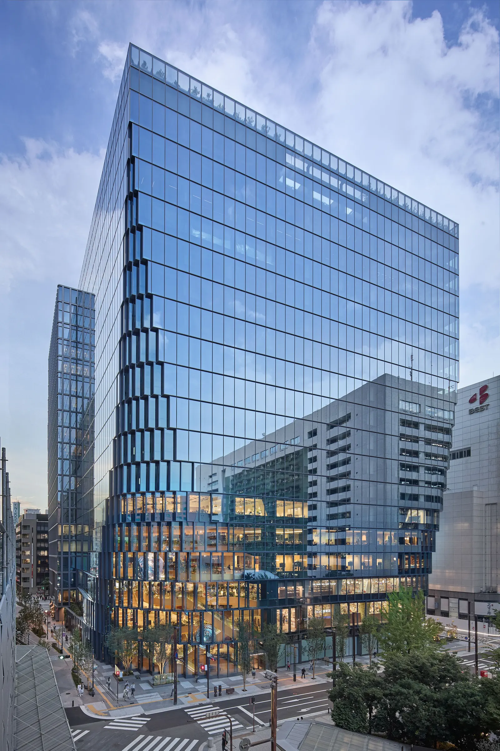 Tenjin Business Center II / OMA