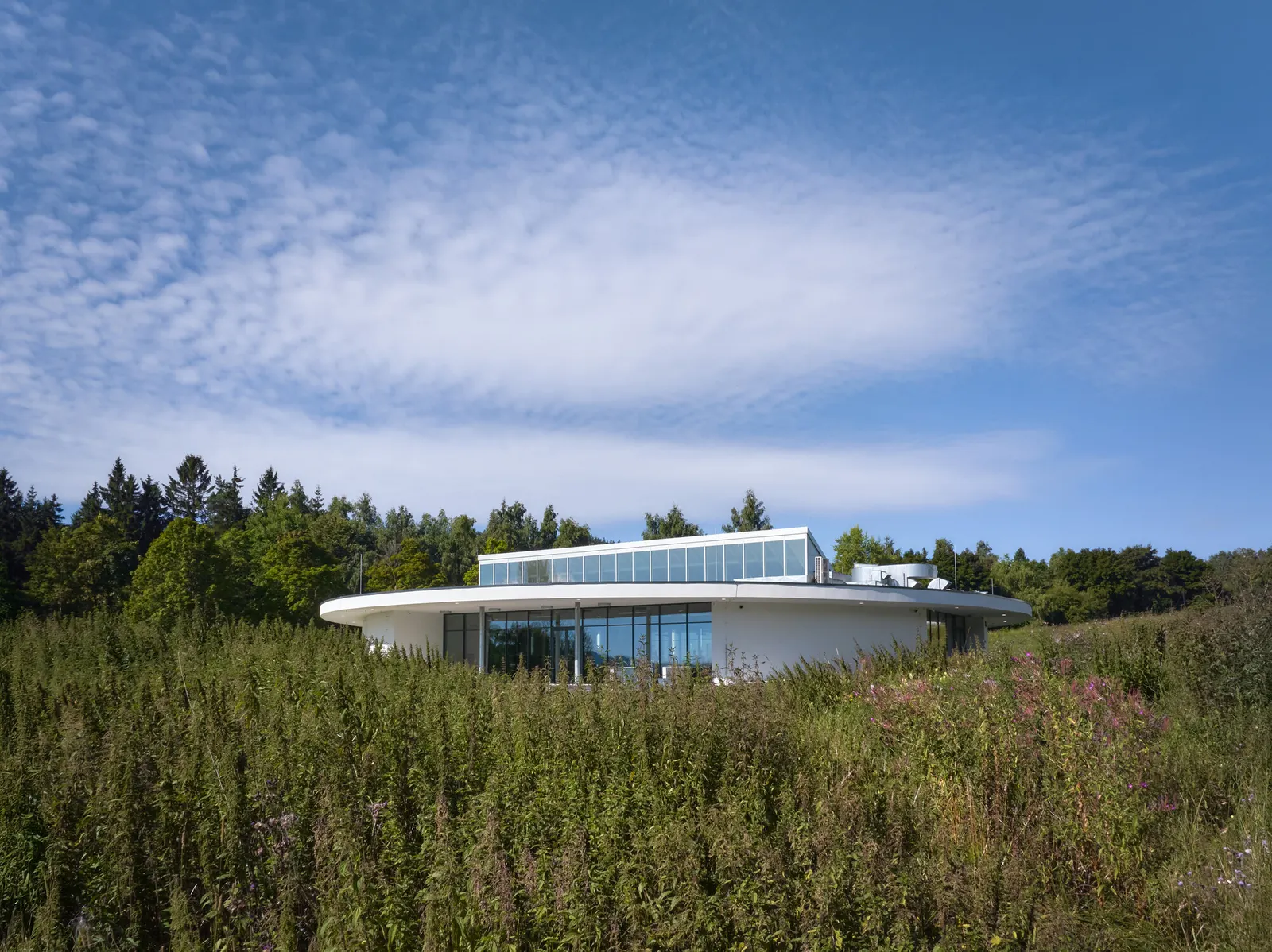 «Кнопка»: производственные помещения и штаб-квартира VAVI / Mjölk architekti