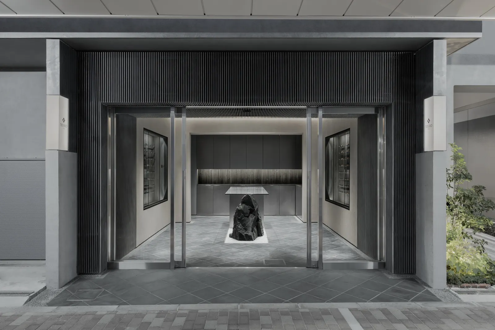 Tojiro Knife Gallery Tokyo «Hanare» / L/O (KATATA YOSHISHITO DESIGN)