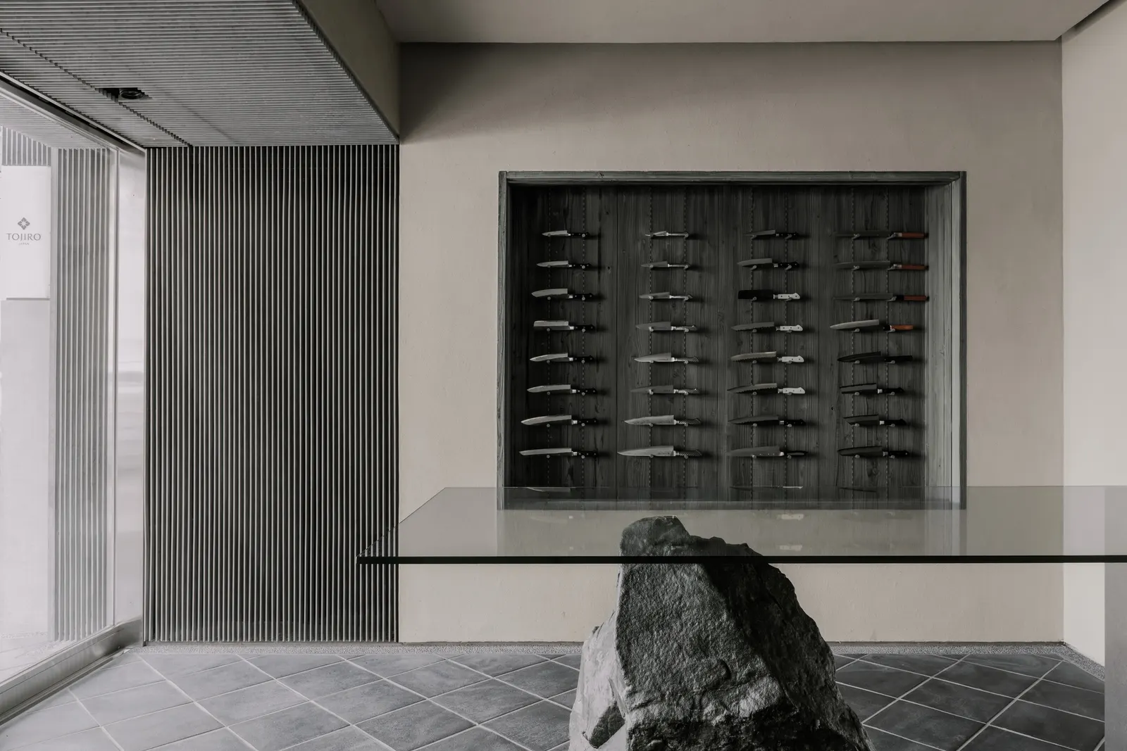 Tojiro Knife Gallery Tokyo «Hanare» / L/O (KATATA YOSHISHITO DESIGN)
