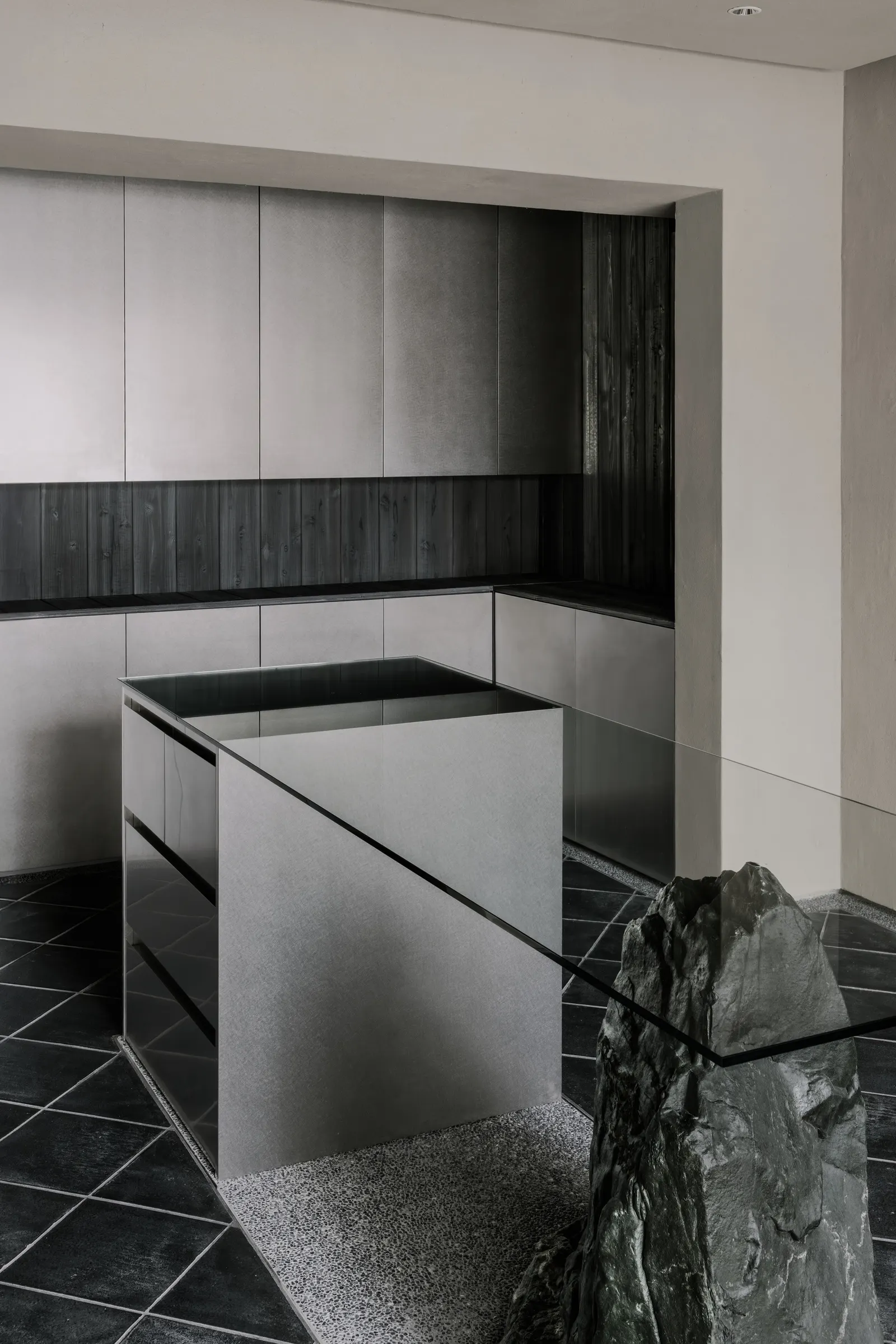 Tojiro Knife Gallery Tokyo «Hanare» / L/O (KATATA YOSHISHITO DESIGN)