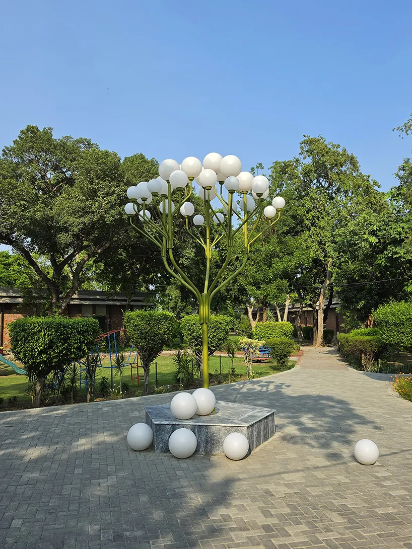Tree of Light: световая инсталляция и место встреч в SOS Children’s Village в Лахоре