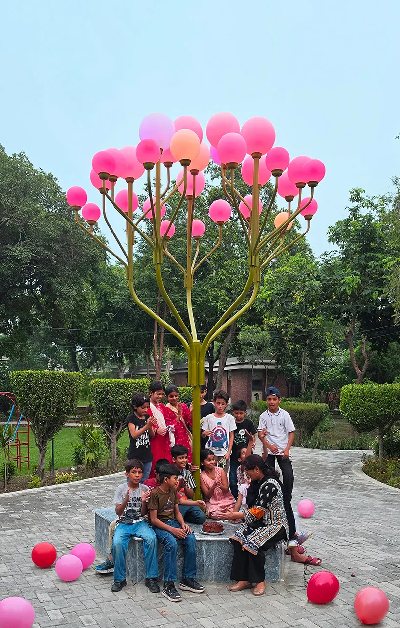 Tree of Light: световая инсталляция и место встреч в SOS Children’s Village в Лахоре