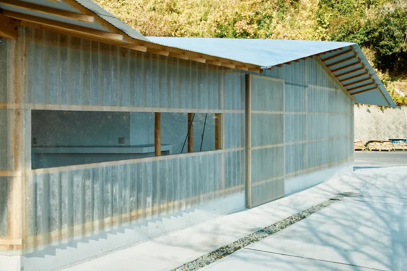 Tsukumo Kiln в Кобе: треугольная деревянная структура для керамической мастерской