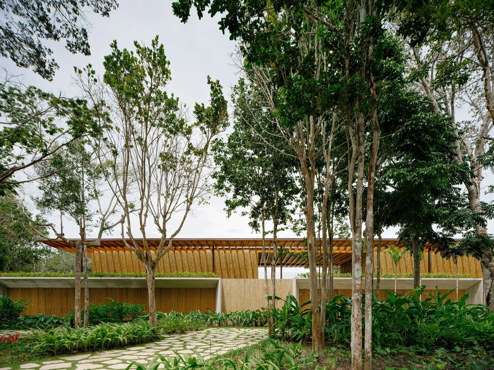 Villa Yandara / Padovani Arquitetos