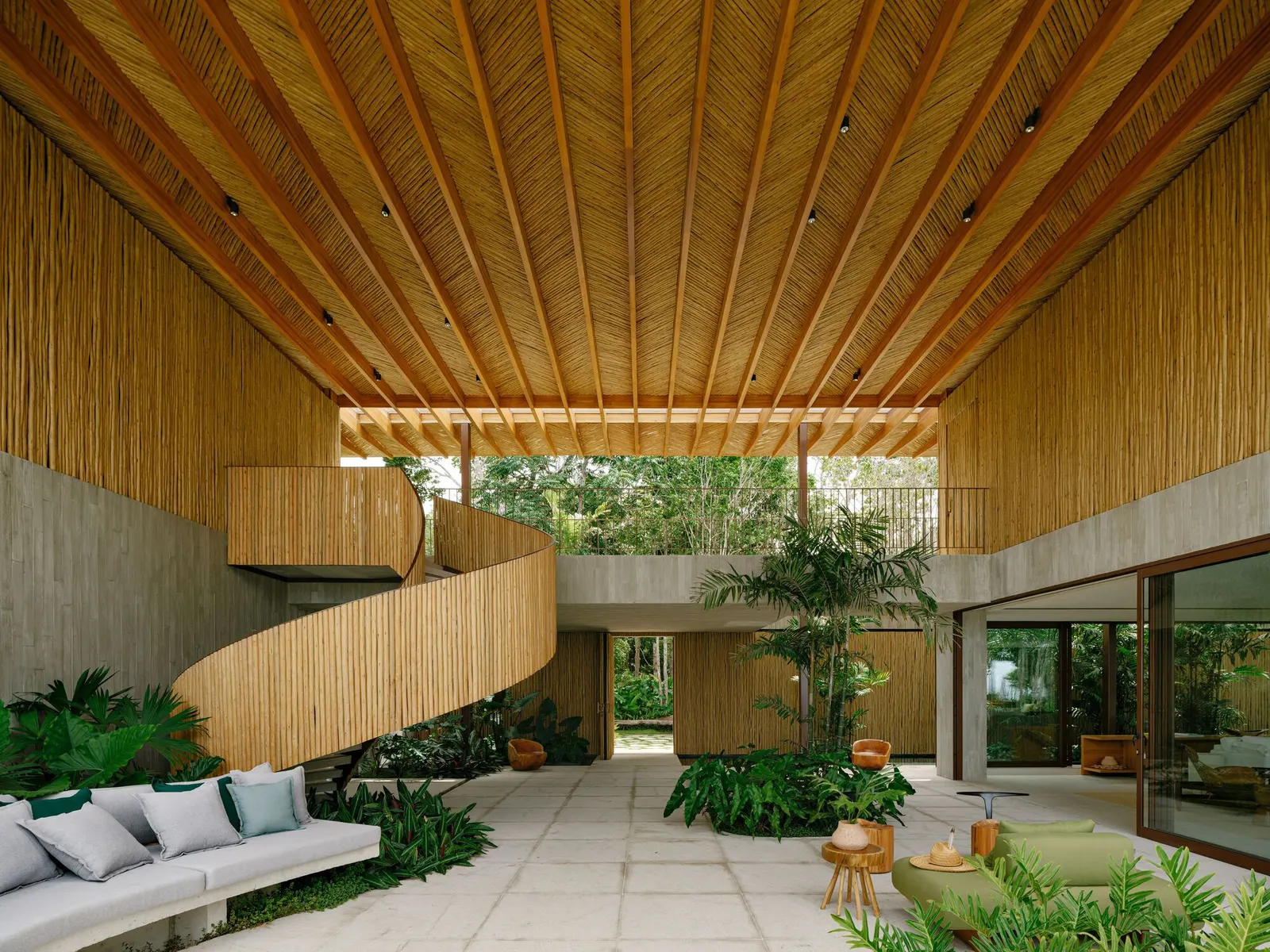 Villa Yandara / Padovani Arquitetos