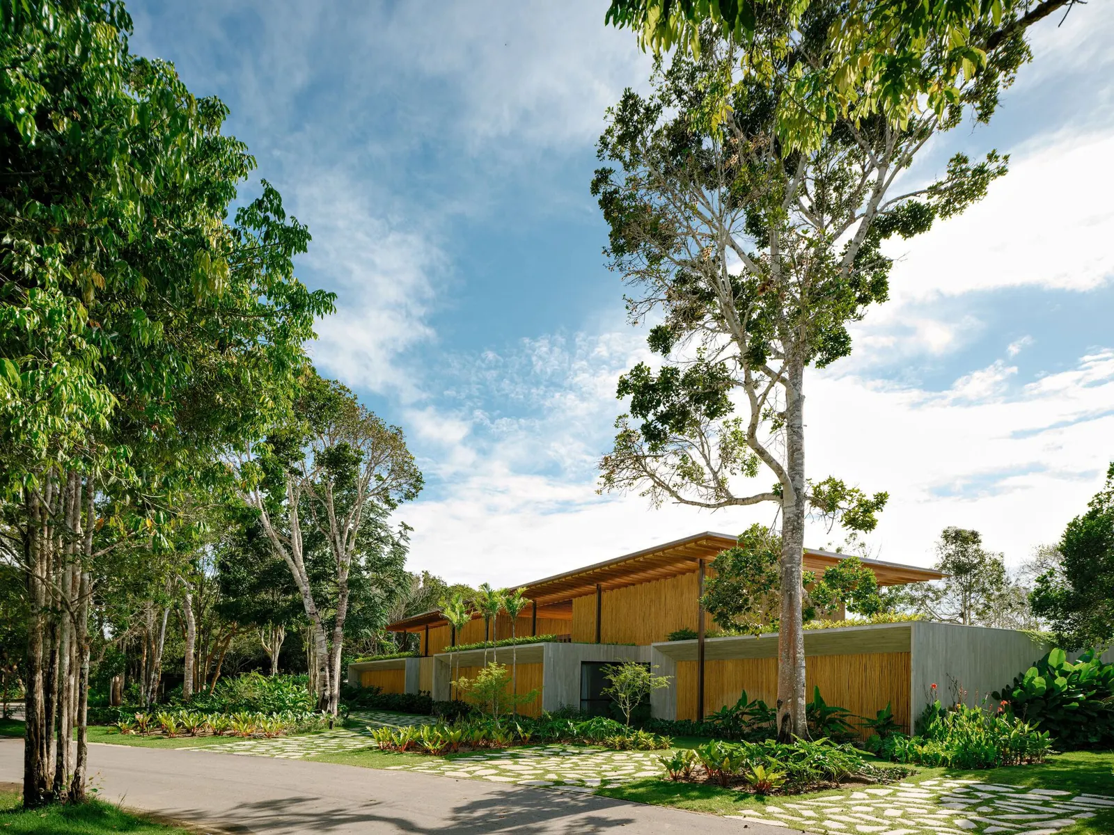 Villa Yandara / Padovani Arquitetos