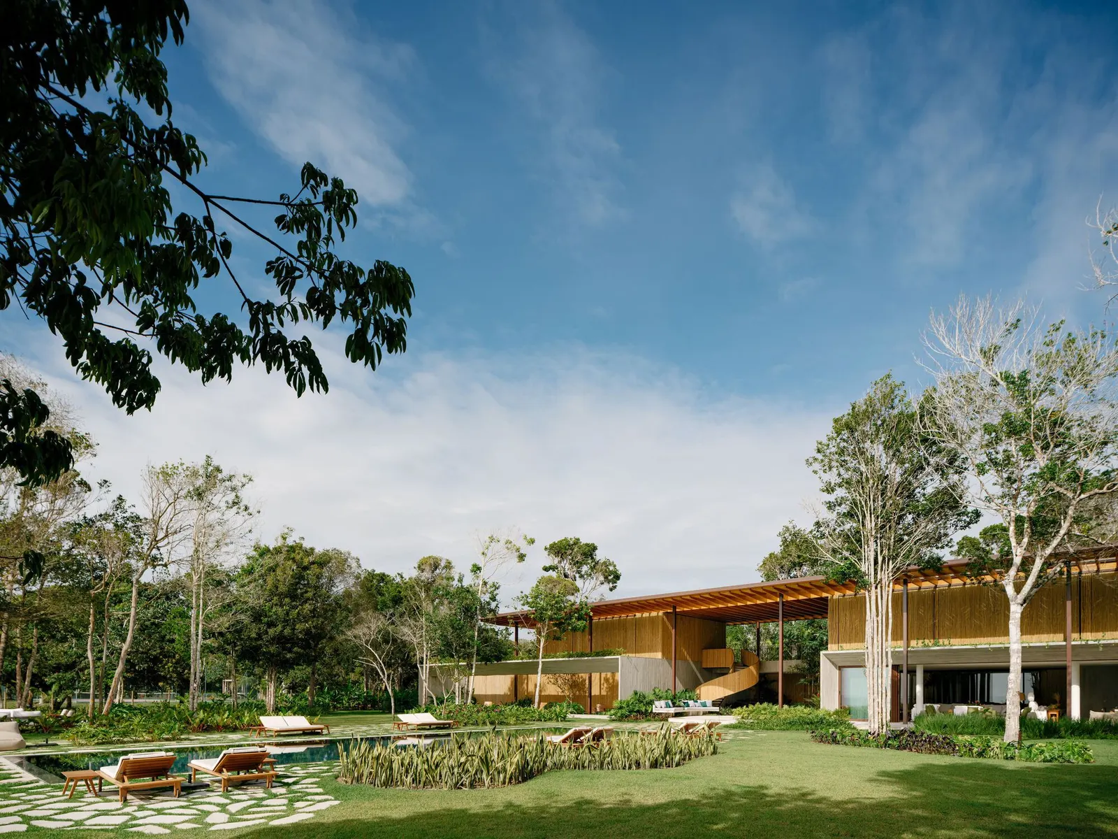 Villa Yandara / Padovani Arquitetos