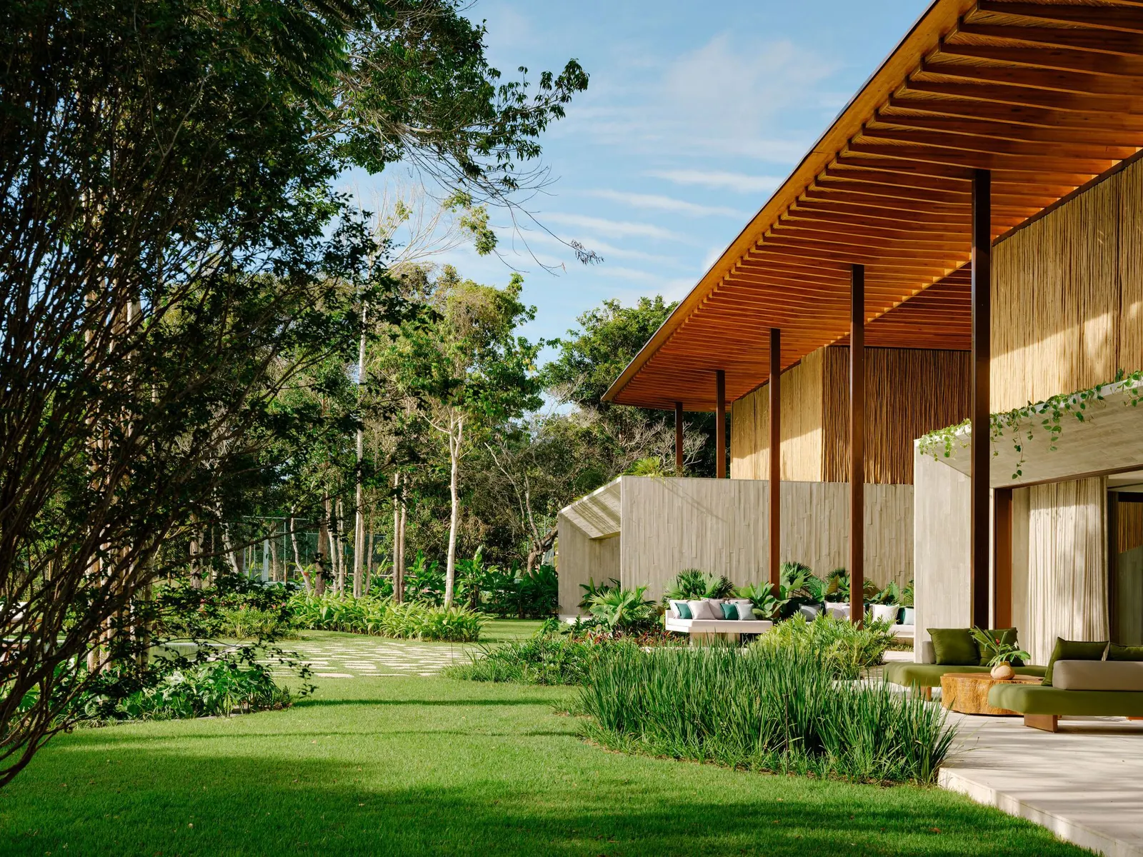 Villa Yandara / Padovani Arquitetos