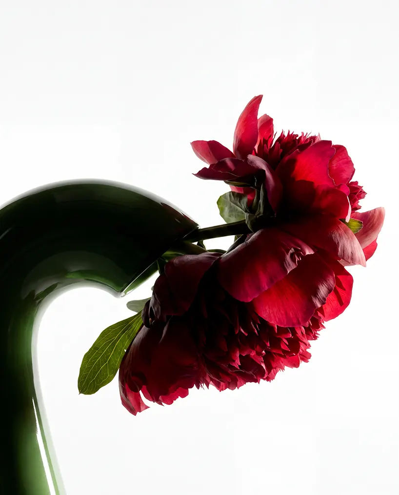 VITA Vase от HOUBI: ваза, которая показывает полный цикл жизни цветка