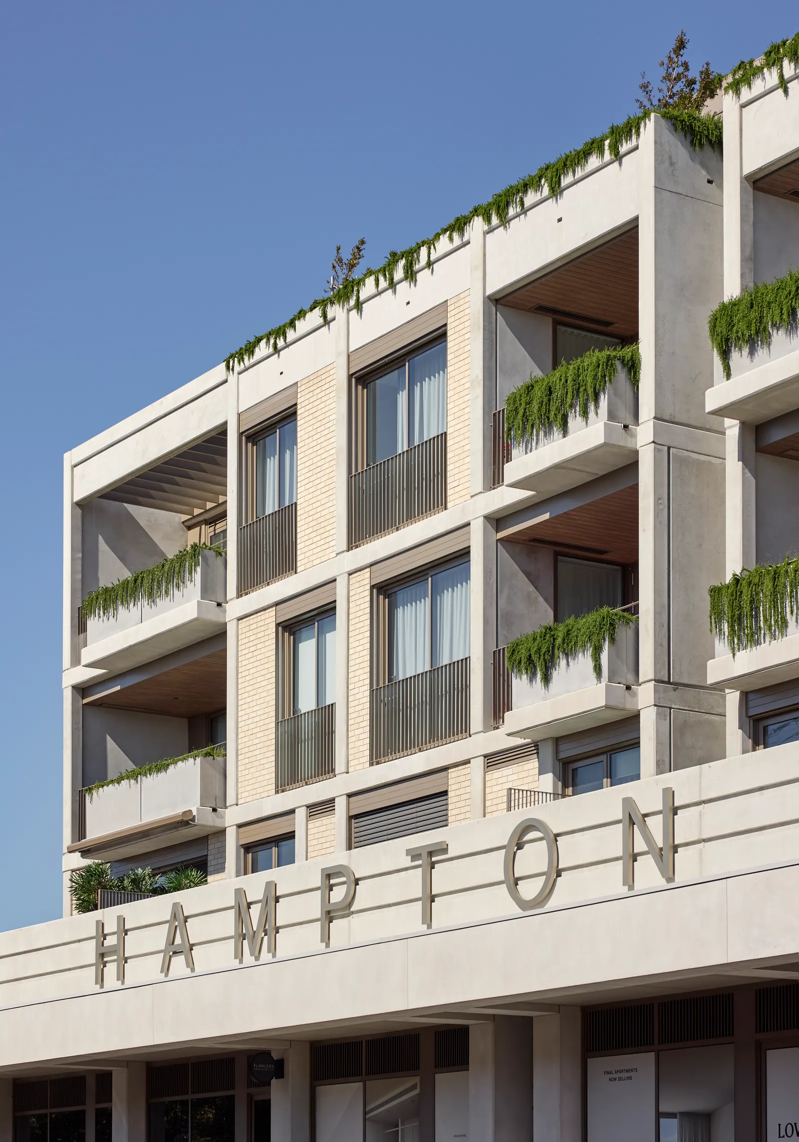 Когда древесина не подходит: как Wood Finish Aluminum помогает сохранять образ дерева в высокопроизводительной архитектуре