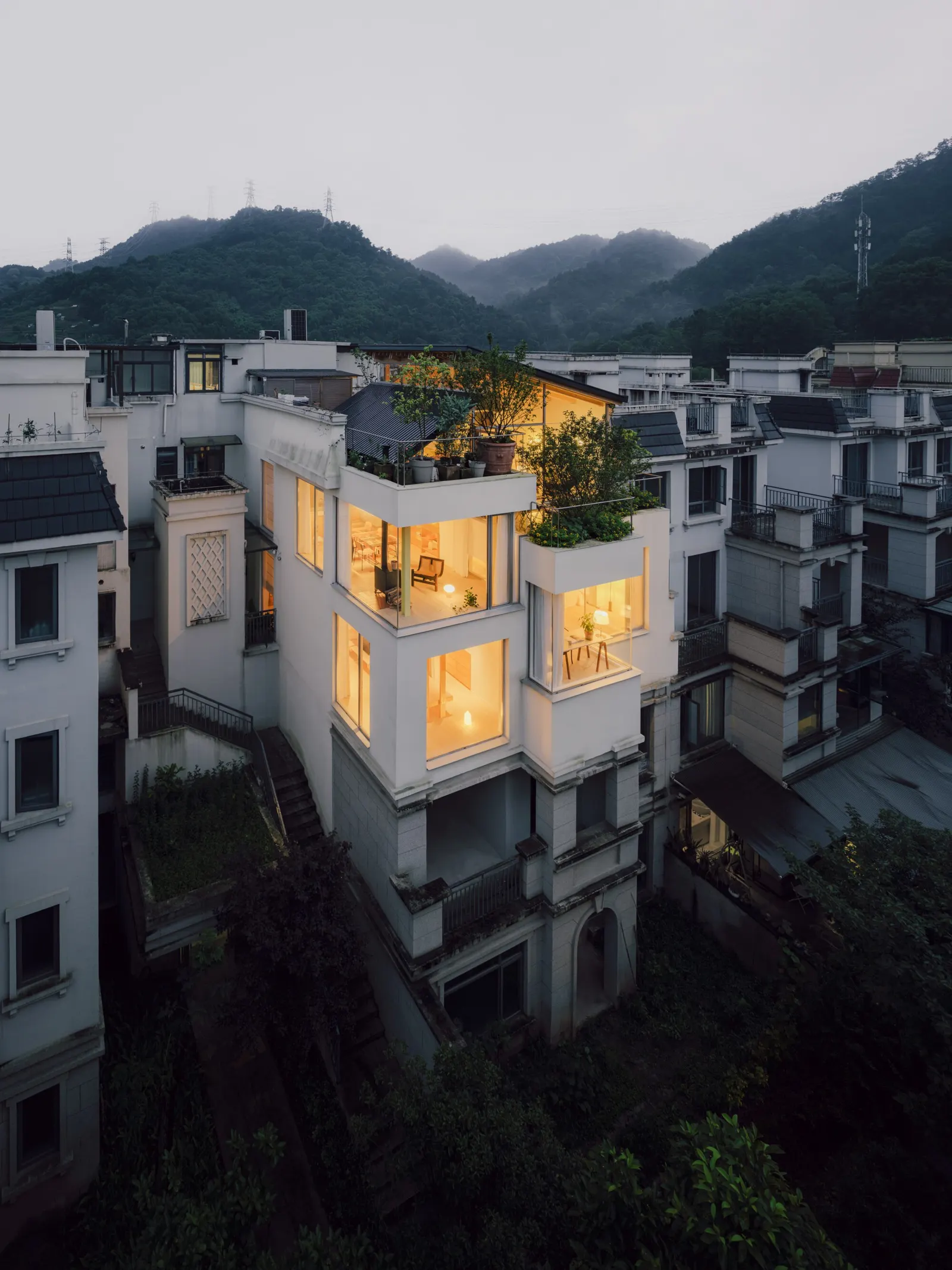 Split-Level Apartment / Shiye Architecture Design and Research Practice