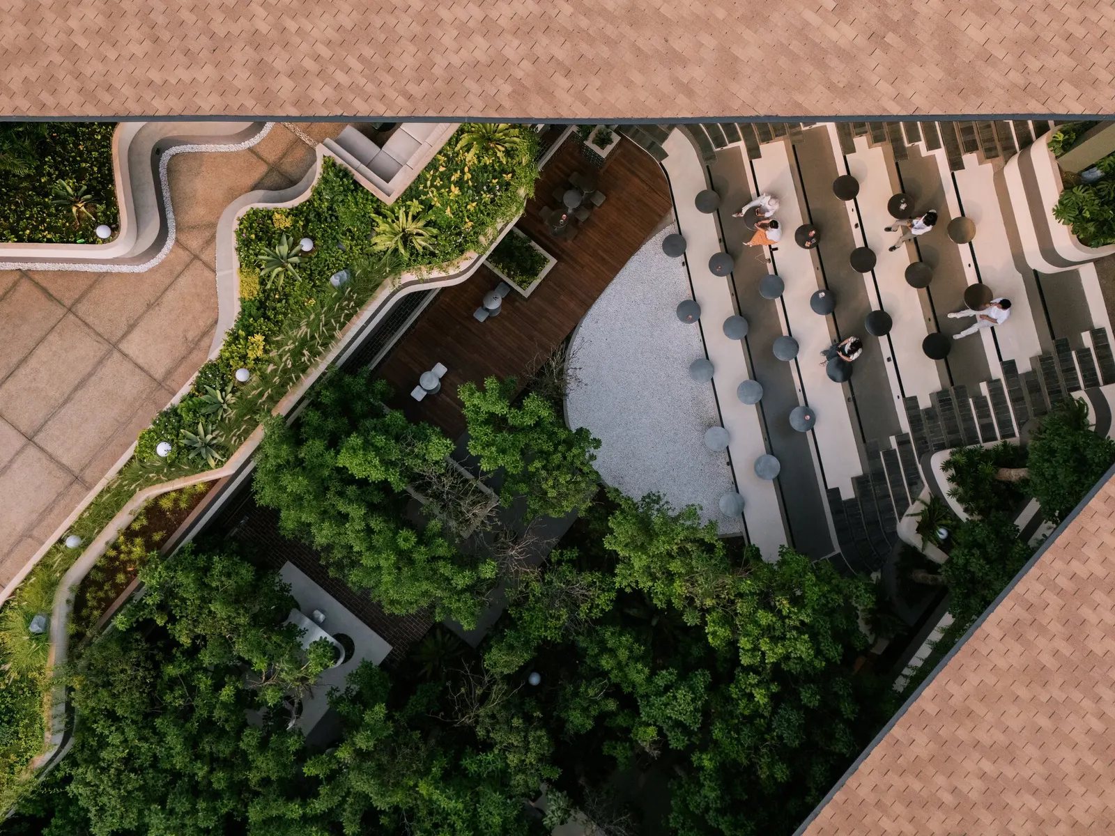 Mitte Oblique Garden в Джакарте: пространственный жест RAD+ar для города сверхплотности