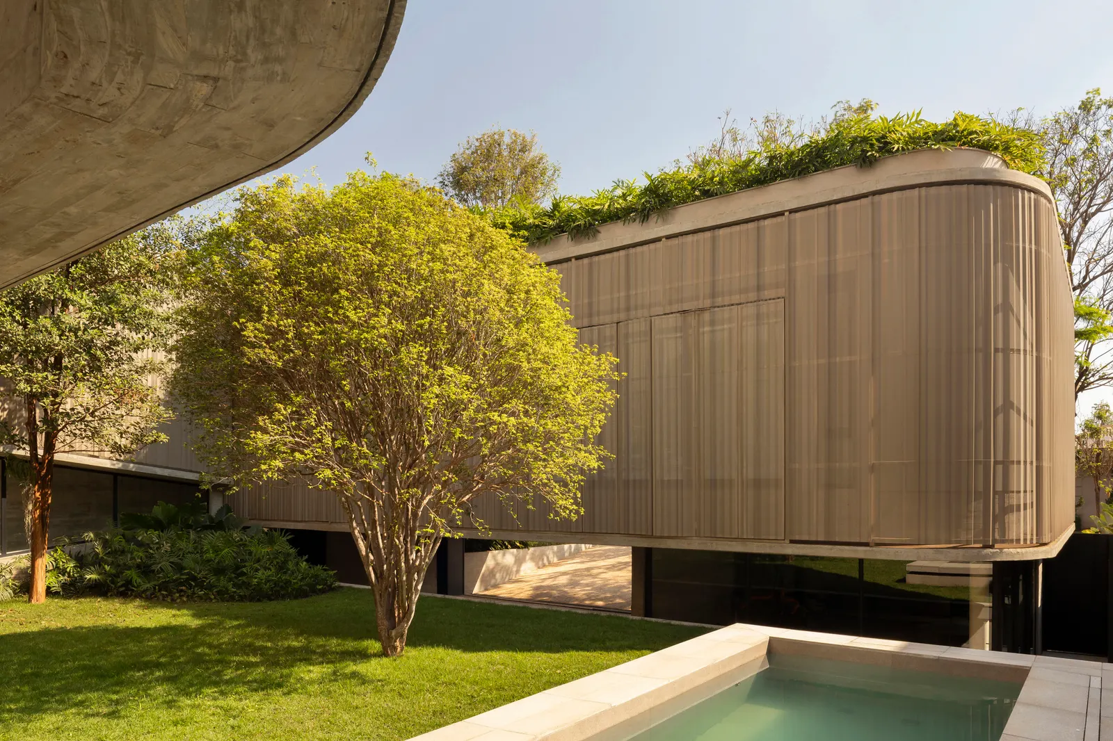 Ella House / Studio Memo