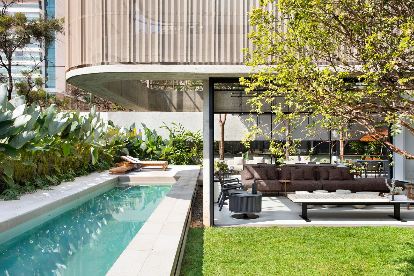 Ella House / Studio Memo