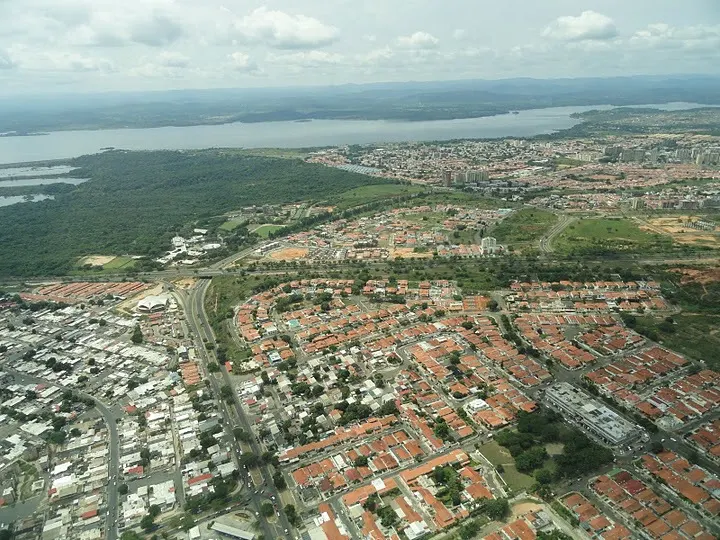 Как проектирование «нового города» меняло логику территории: Brasília, Fordlândia и Ciudad Guayana