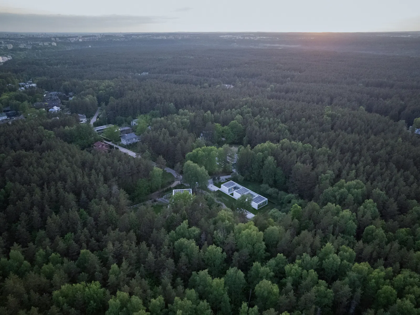 Жилой дом в Вильнюсе: проект Architectural Bureau G.Natkevicius & Partners в ландшафте заповедника