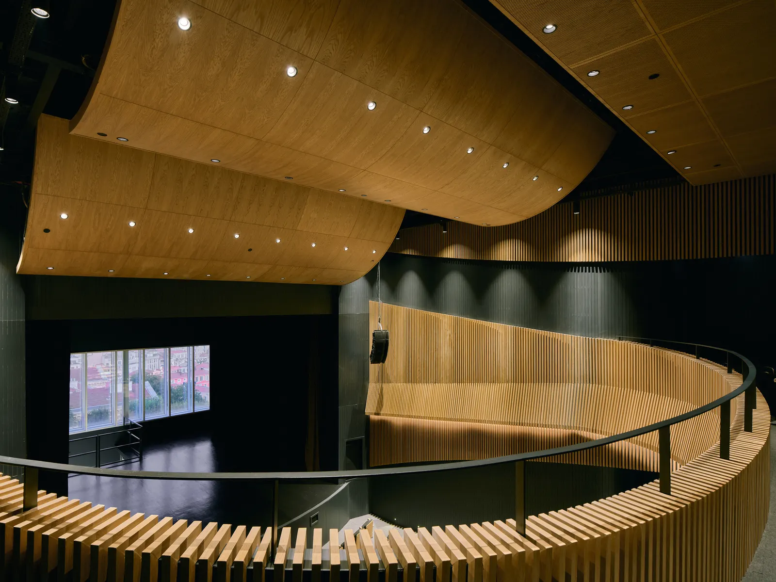 Реконструкция театра Muammer Karaca / Novos Studio