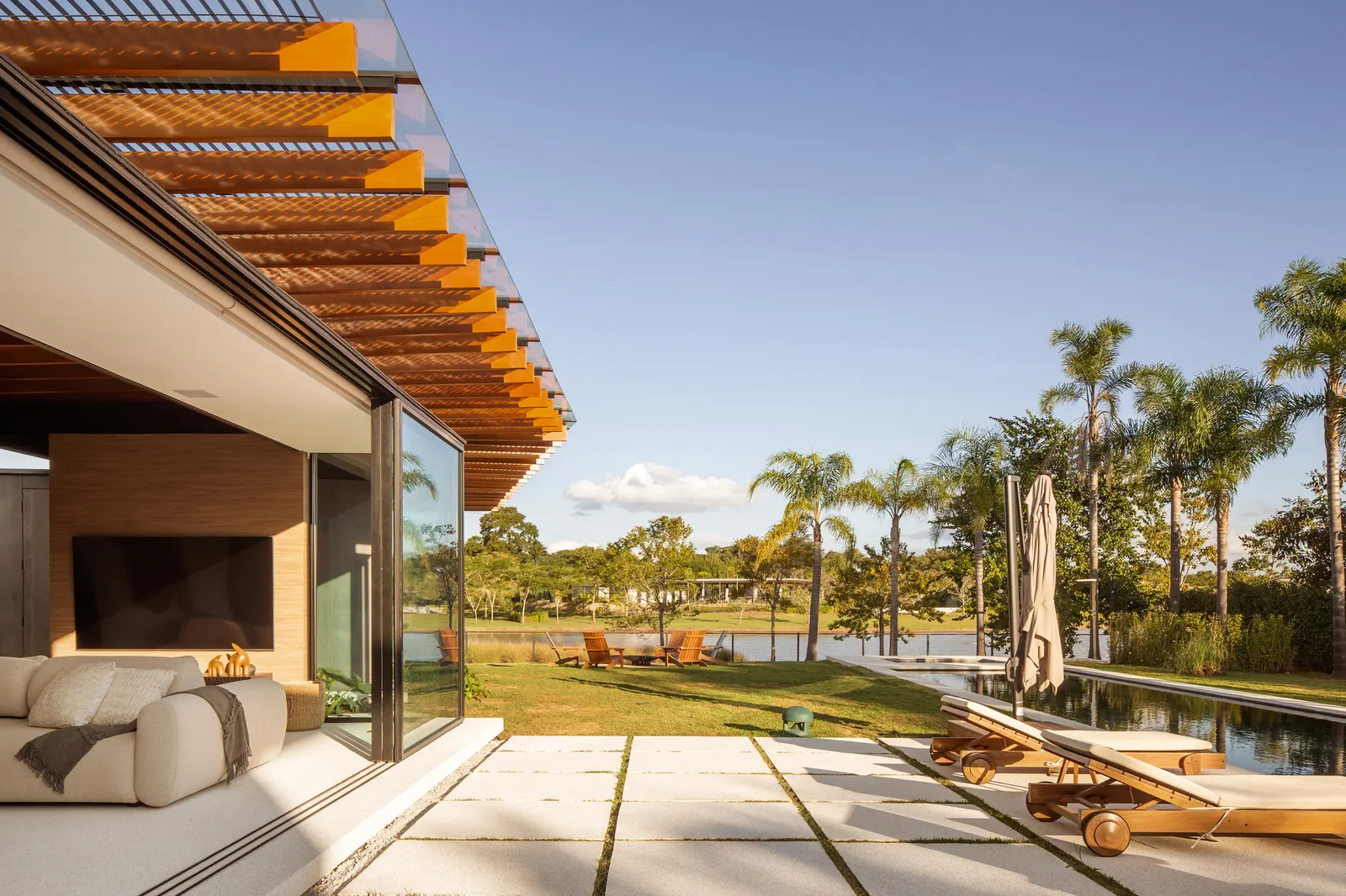 House AC / Kiko Castello Branco Arquitetura + Lucas Cunha